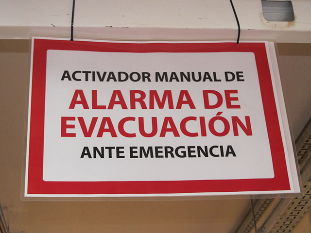 En febrero de 2016, la FCQ (UNC) instaló la alarma de evacuación en su Edificio Ciencias I.